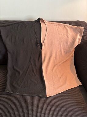 JODIFL Two-Tone Black and Blush Short Sleeve Split Top